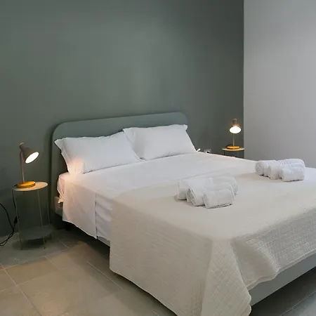 Apulia * أوستوني